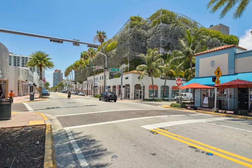 713 Miami Beach Apartments